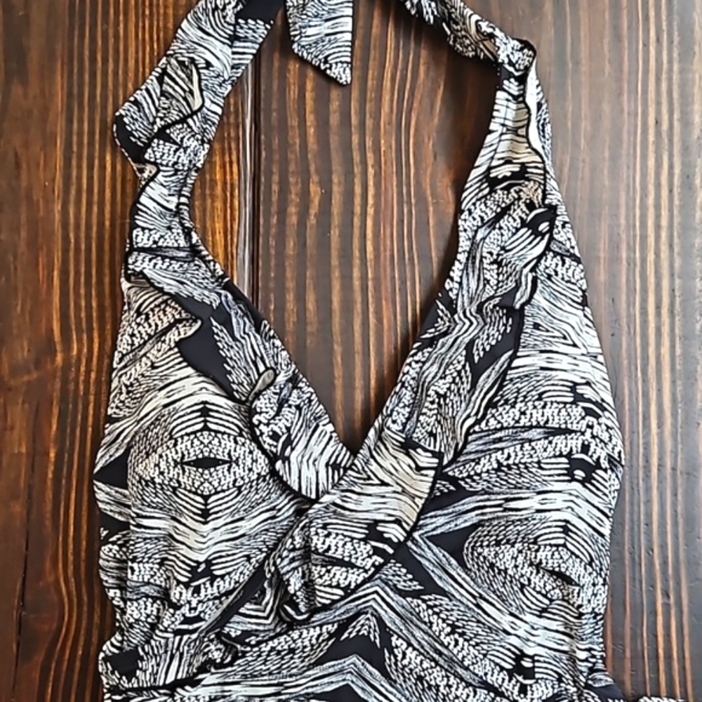 ADORABLE RUFFLED SWIMSUIT - Picture 2 of 9